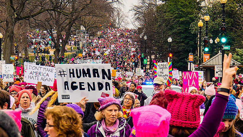 Frauen demonstrieren für ihre Rechte. - Bild: Wikimedia/ Ted Eytan